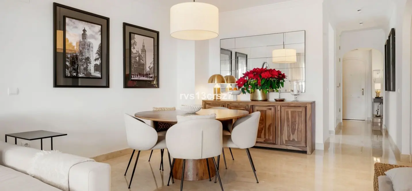 Venta de apartamento en planta media en Elviria 2