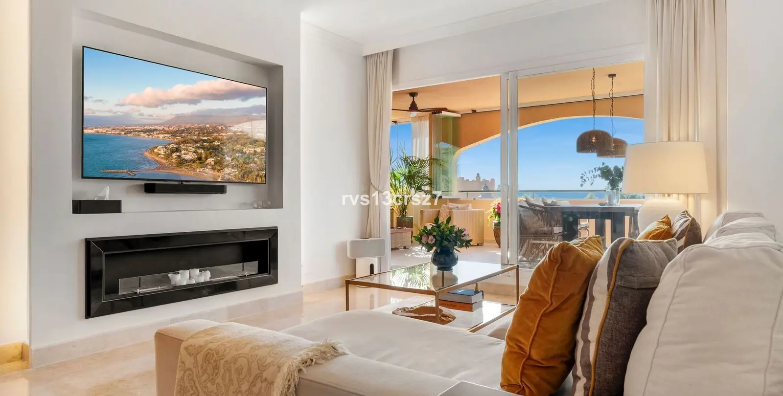 Venta de apartamento en planta media en Elviria 4