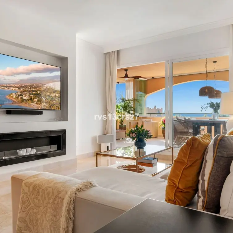 Venta de apartamento en planta media en Elviria