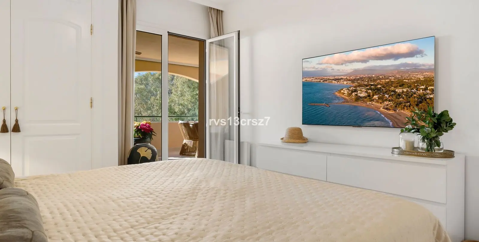 Venta de apartamento en planta media en Elviria 13