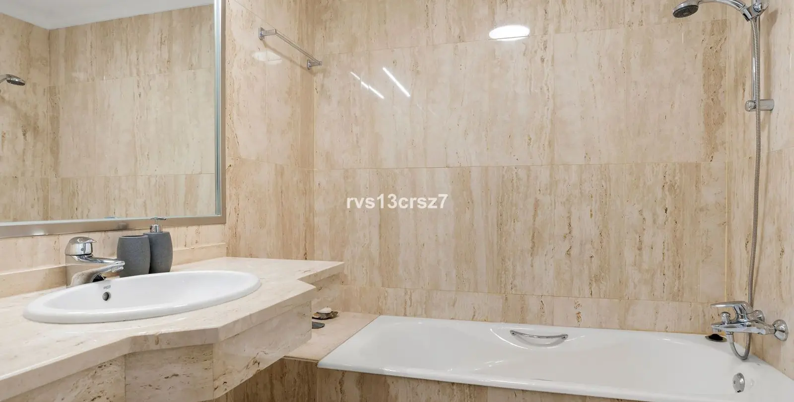 Venta de apartamento en planta media en Elviria 14