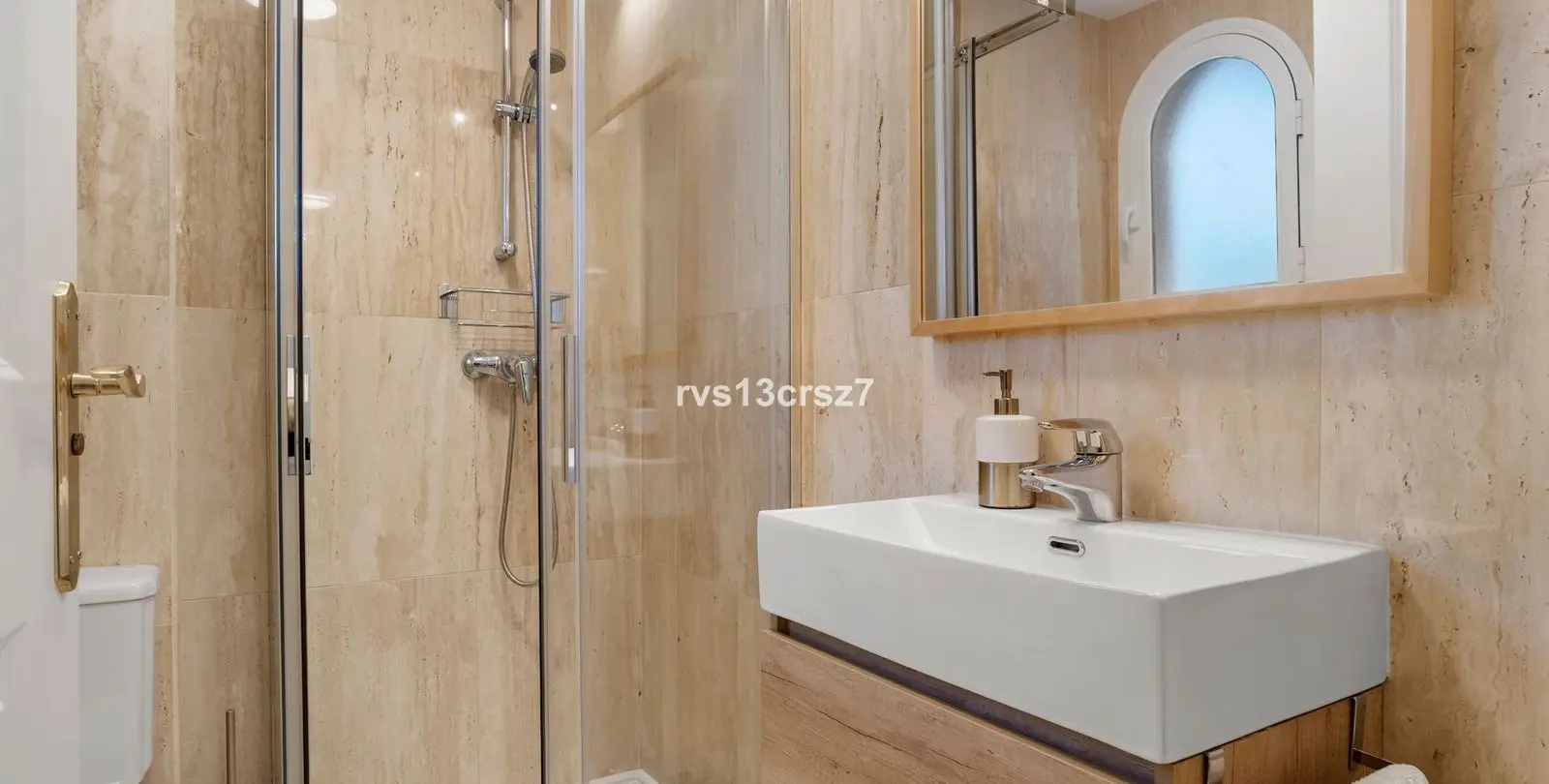 Venta de apartamento en planta media en Elviria 17