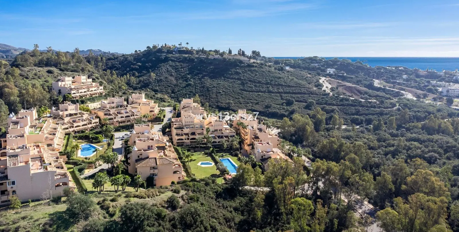 Venta de apartamento en planta media en Elviria 30