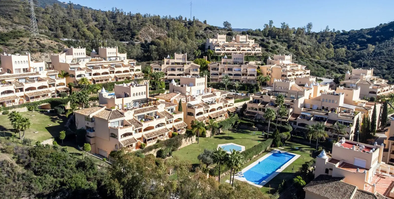 Venta de apartamento en planta media en Elviria 27