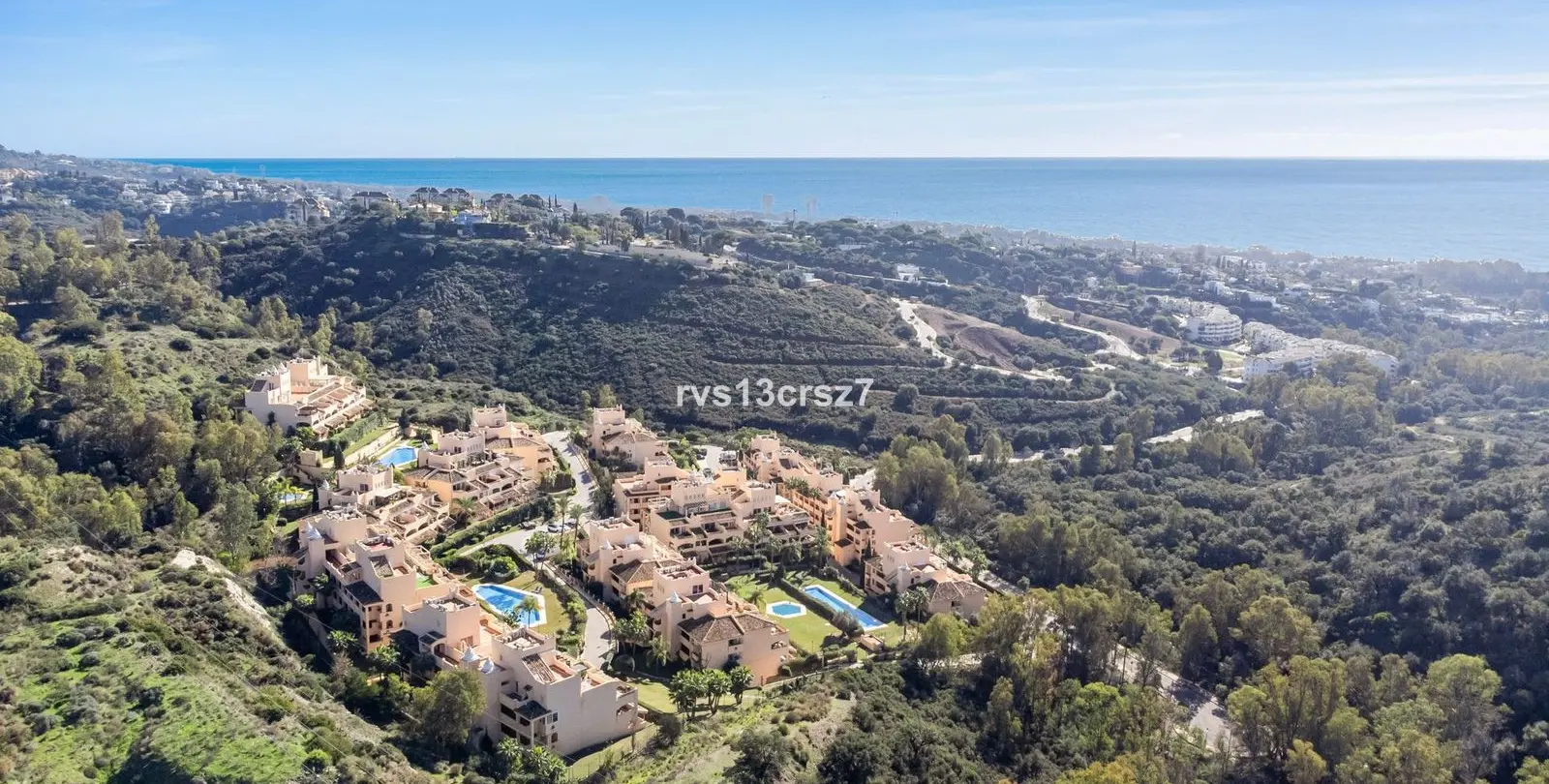 Venta de apartamento en planta media en Elviria 29