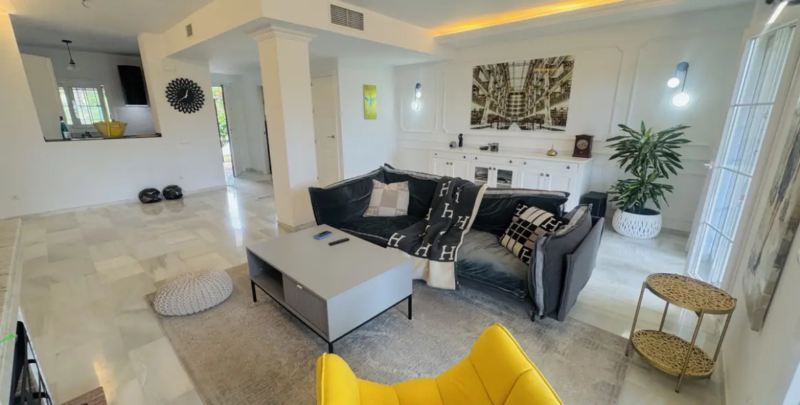 Продажа таунхауса в Estepona 1