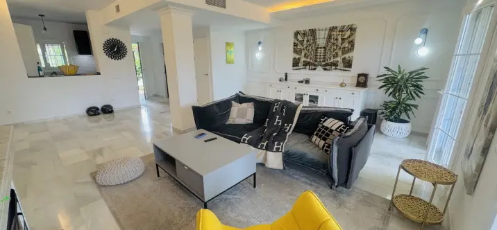 Продажа таунхауса в Estepona 0