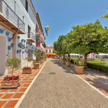 Продажа апартаментов на среднем этаже в Marbella