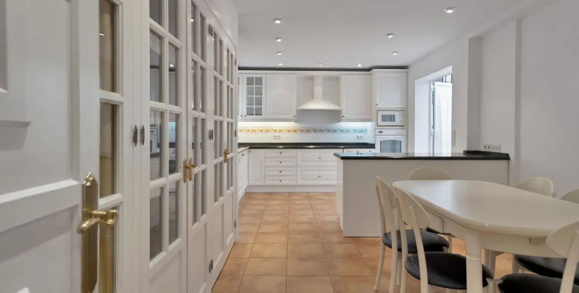 Продажа апартаментов на среднем этаже в Marbella 13