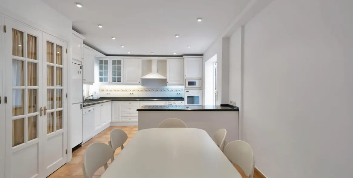 Продажа апартаментов на среднем этаже в Marbella 14