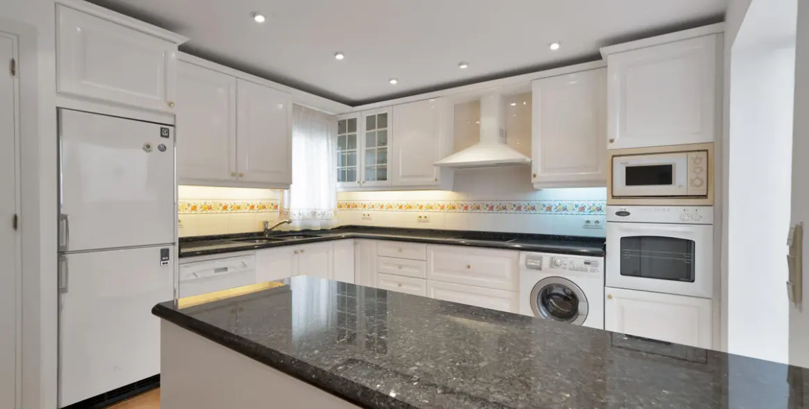 Продажа апартаментов на среднем этаже в Marbella 16