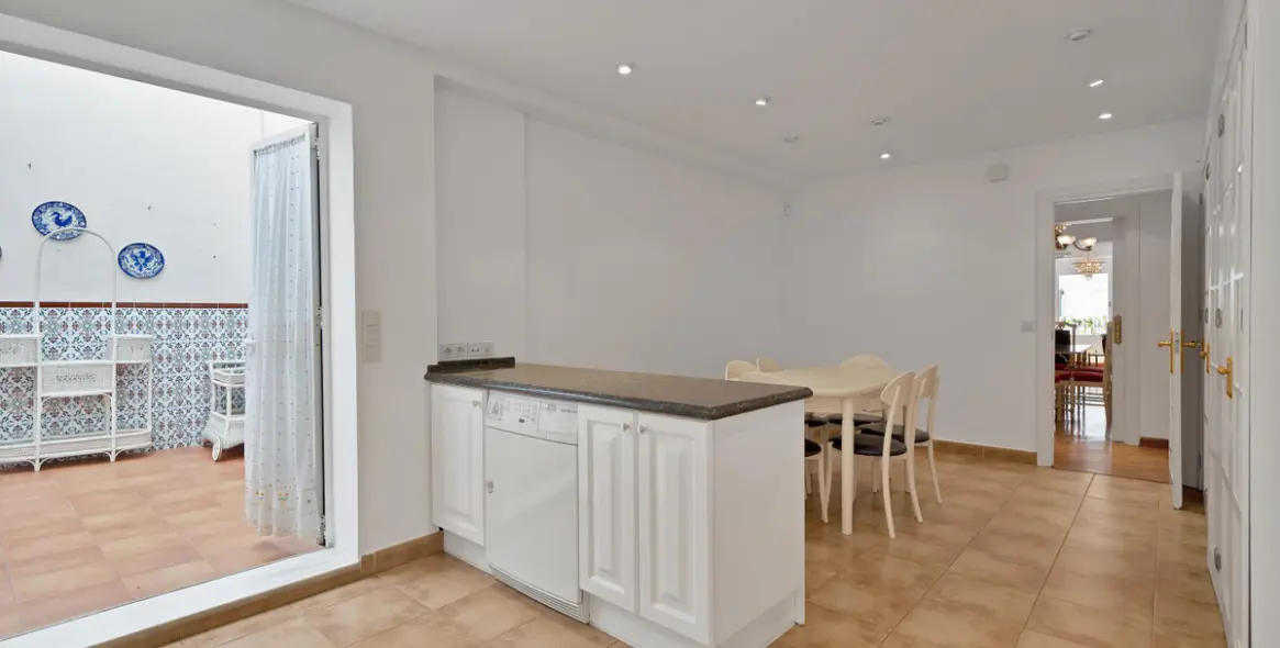 Продажа апартаментов на среднем этаже в Marbella 19