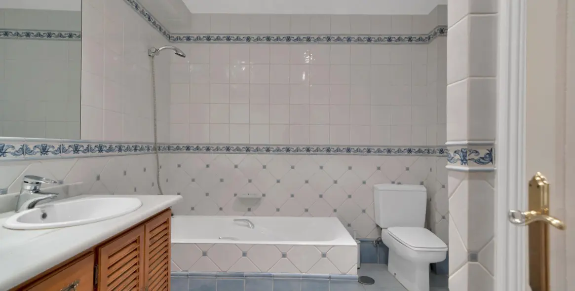 Продажа апартаментов на среднем этаже в Marbella 31