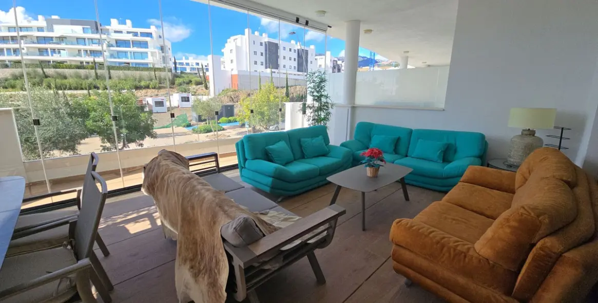 Sale of middle floor apartment in Fuengirola 1