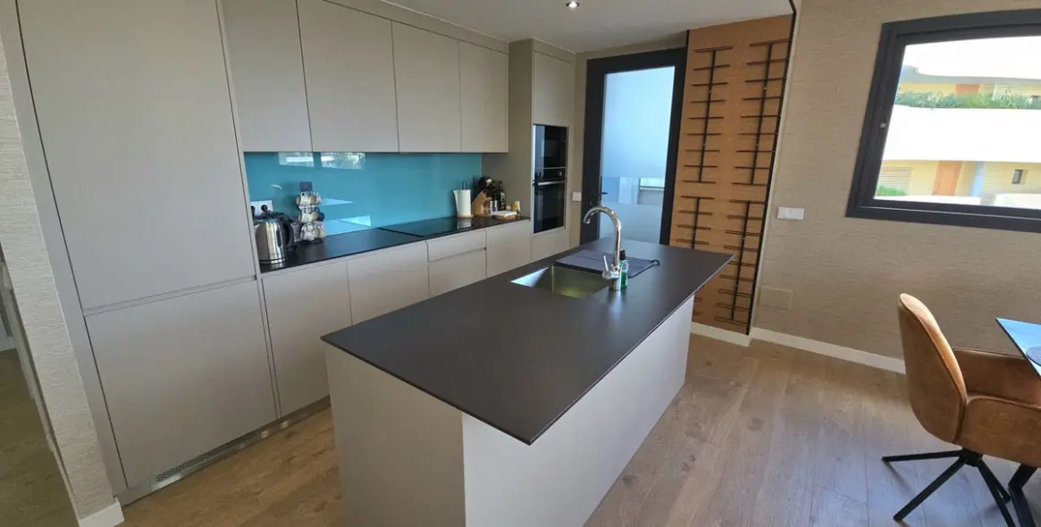 Sale of middle floor apartment in Fuengirola 6