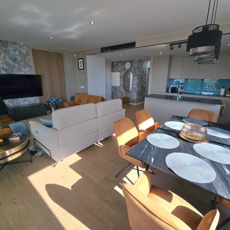 Sale of middle floor apartment in Fuengirola