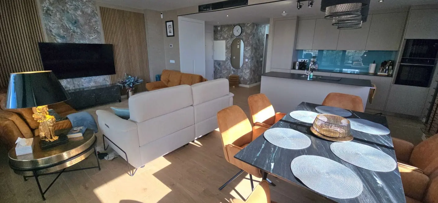 Sale of middle floor apartment in Fuengirola 0