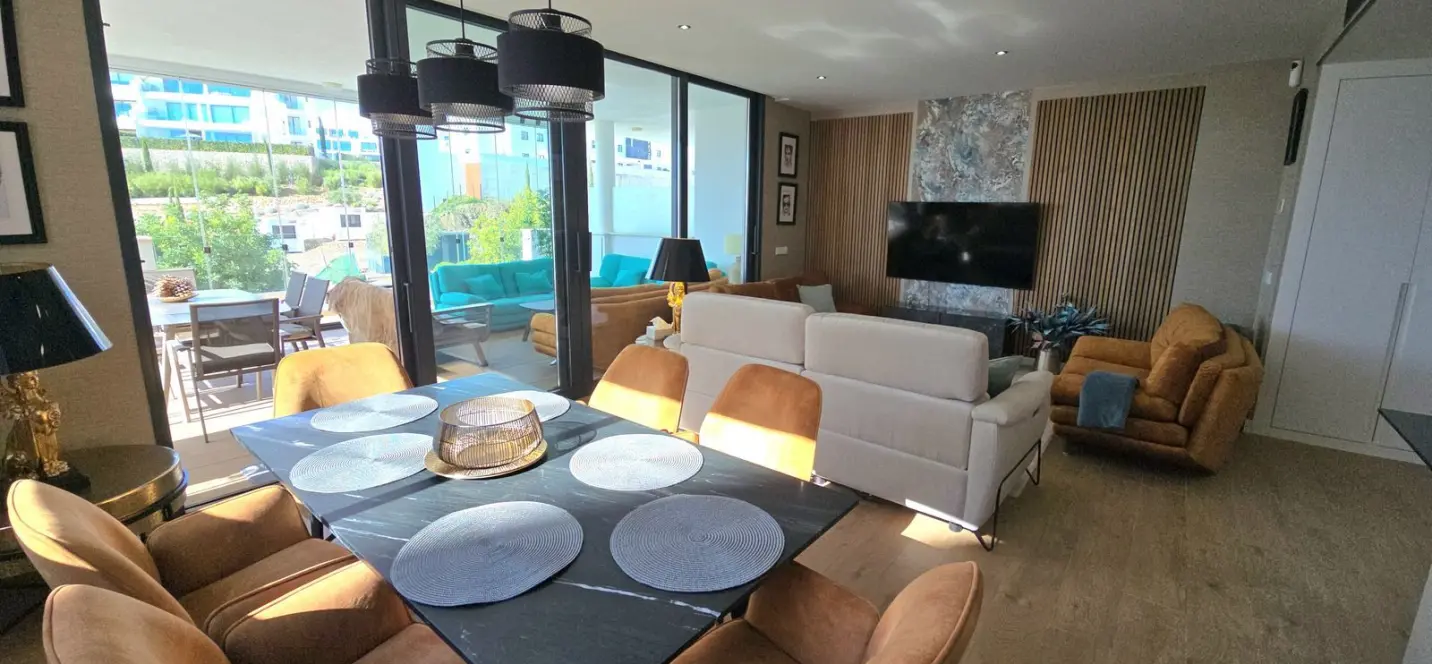 Sale of middle floor apartment in Fuengirola 1