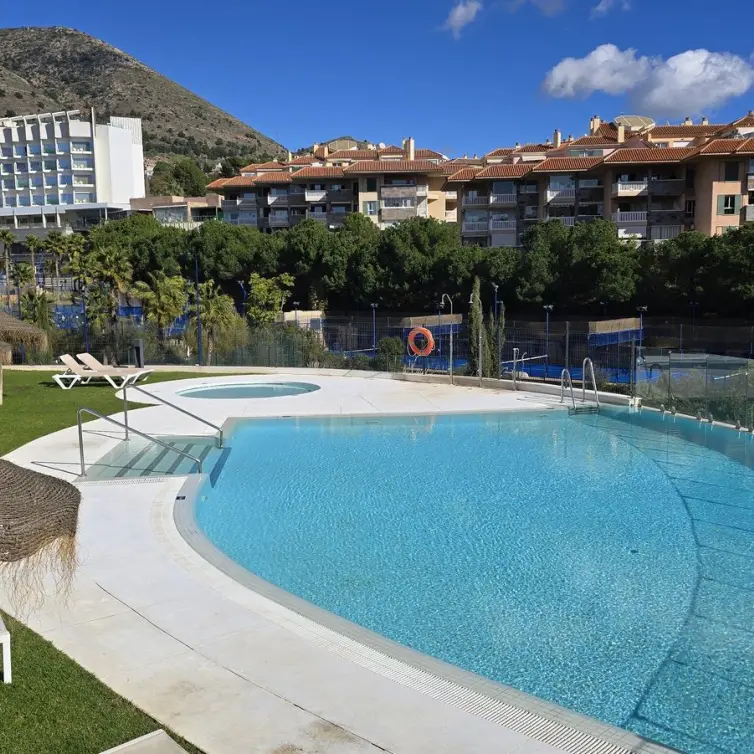 Sale of middle floor apartment in Fuengirola