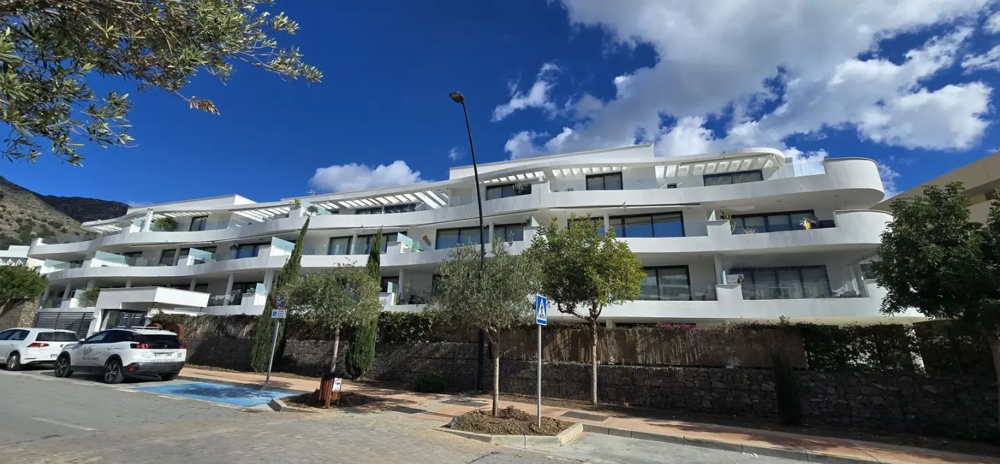 Sale of middle floor apartment in Fuengirola 3