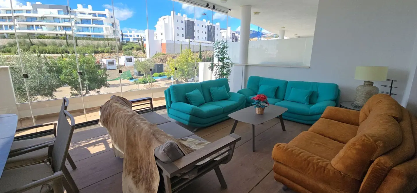 Sale of middle floor apartment in Fuengirola 4