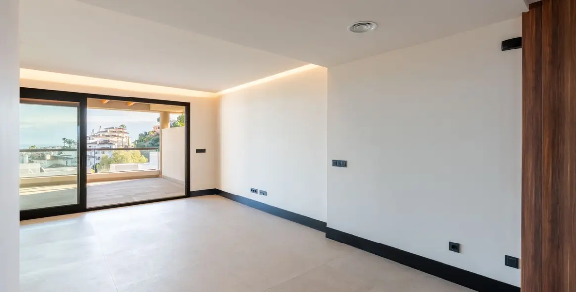 Sale of ground floor apartment in Nueva Andalucía 14
