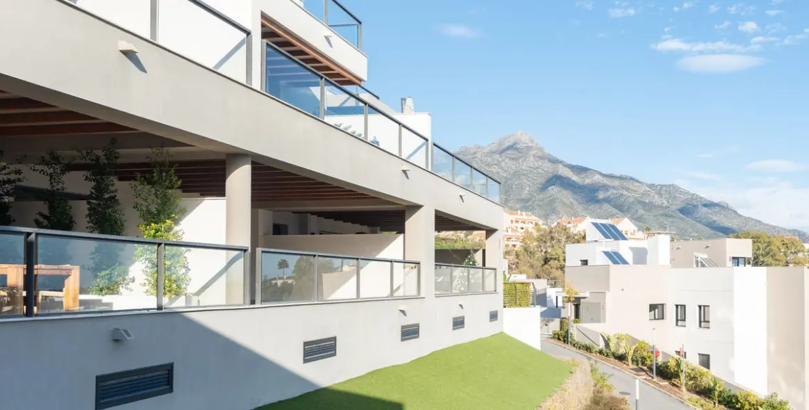 Sale of ground floor apartment in Nueva Andalucía 19