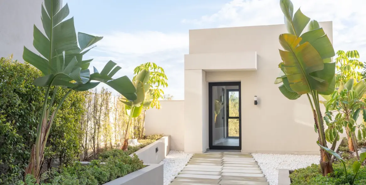 Sale of ground floor apartment in Nueva Andalucía 20