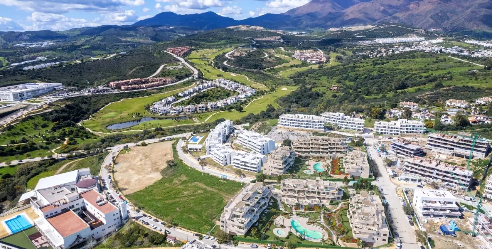 Sale of penthouse in Estepona 12