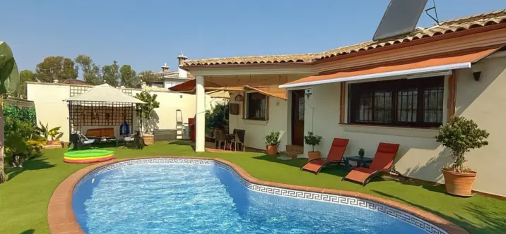 Продажа  отдельно стоящей виллы в Sierrezuela 0