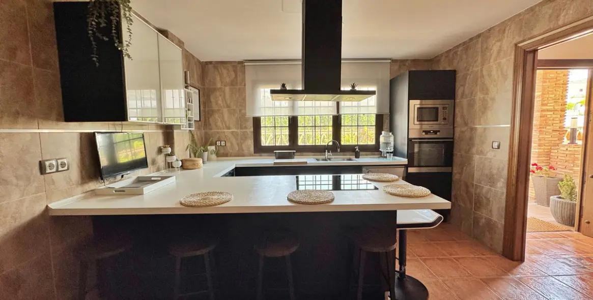 Продажа  отдельно стоящей виллы в Sierrezuela 10