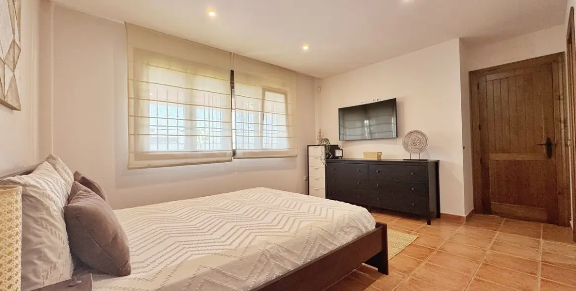 Продажа  отдельно стоящей виллы в Sierrezuela 13