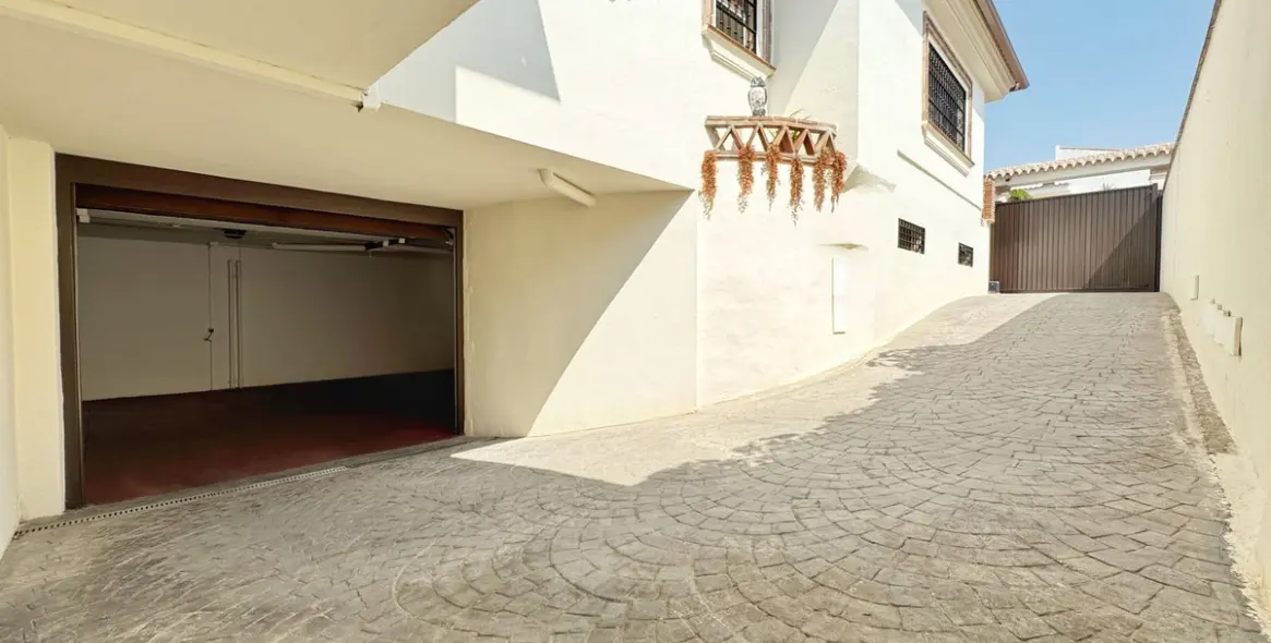 Продажа  отдельно стоящей виллы в Sierrezuela 28