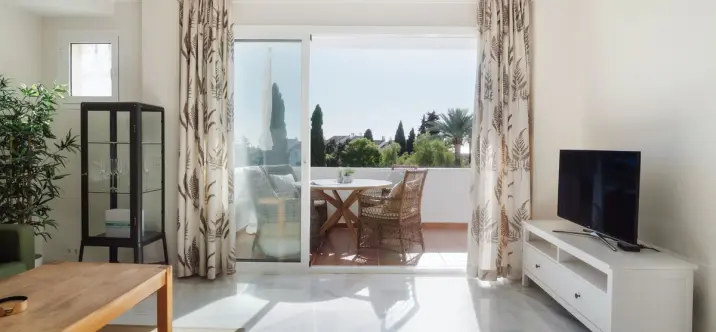 Venta de apartamento en planta media en Nueva Andalucía 4