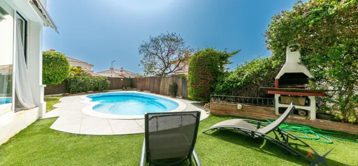 Sale of semi-detached house in Higueron 0