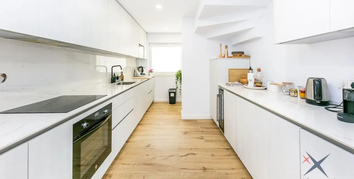 Продажа дома на две семьи в Higueron 2