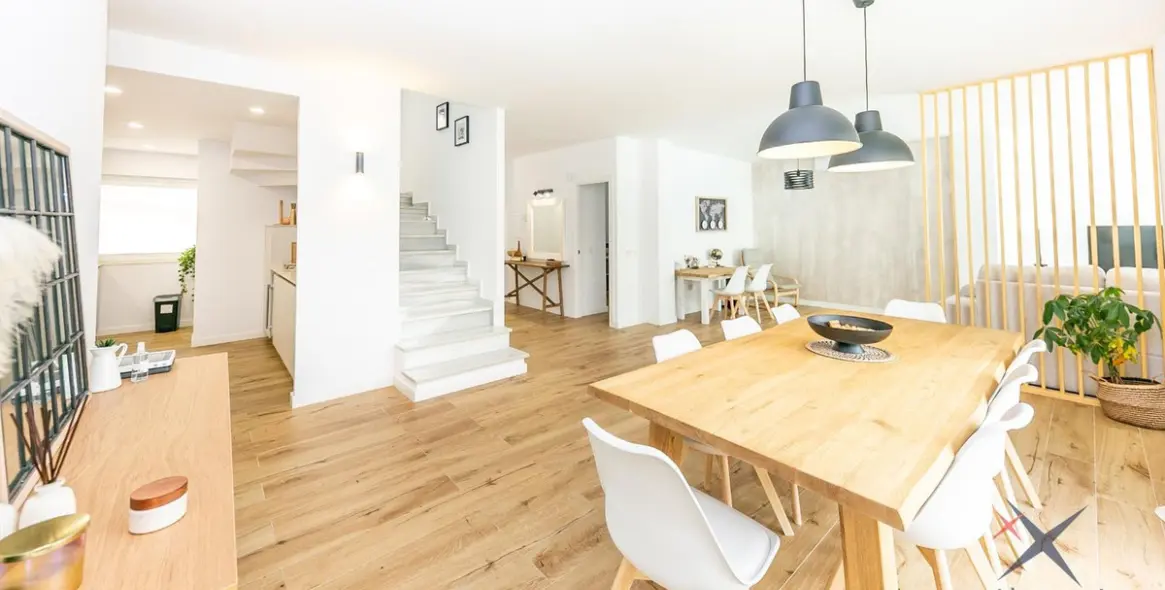 Продажа дома на две семьи в Higueron 13