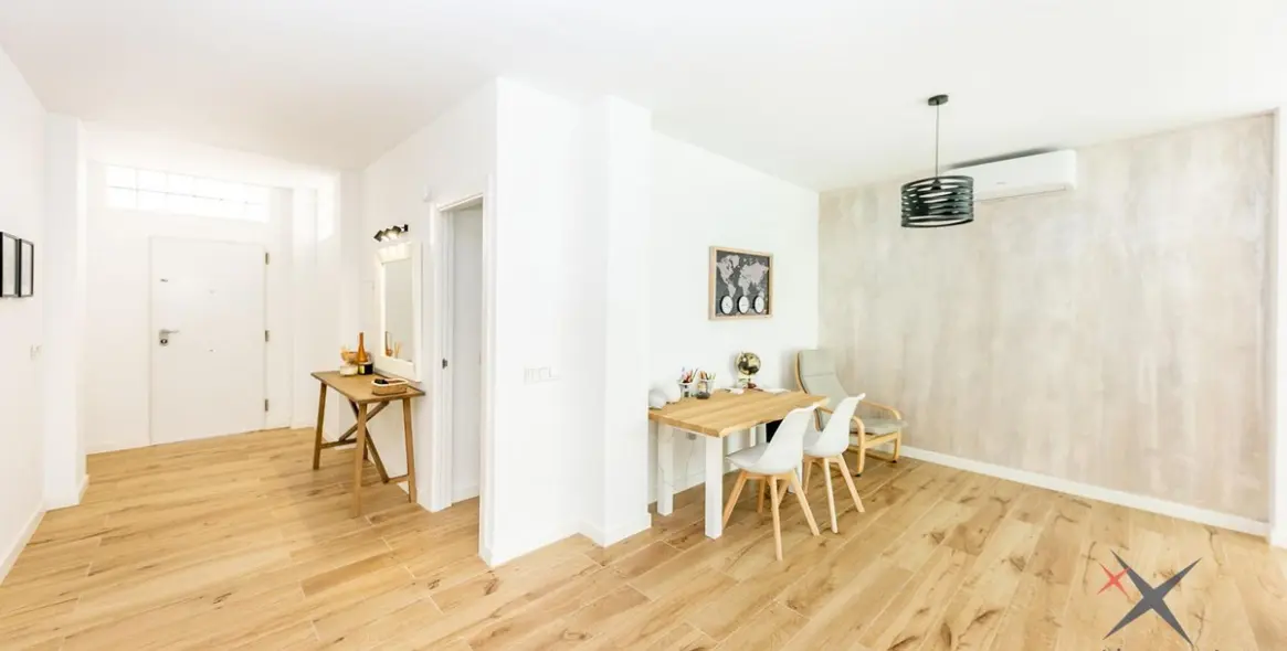 Продажа дома на две семьи в Higueron 14