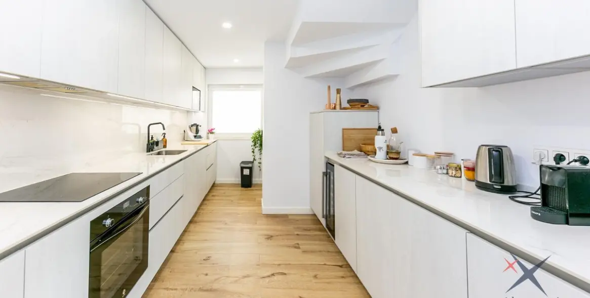 Продажа дома на две семьи в Higueron 18