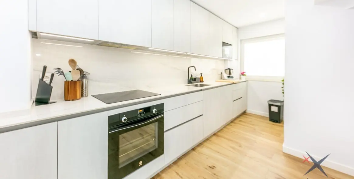 Продажа дома на две семьи в Higueron 19