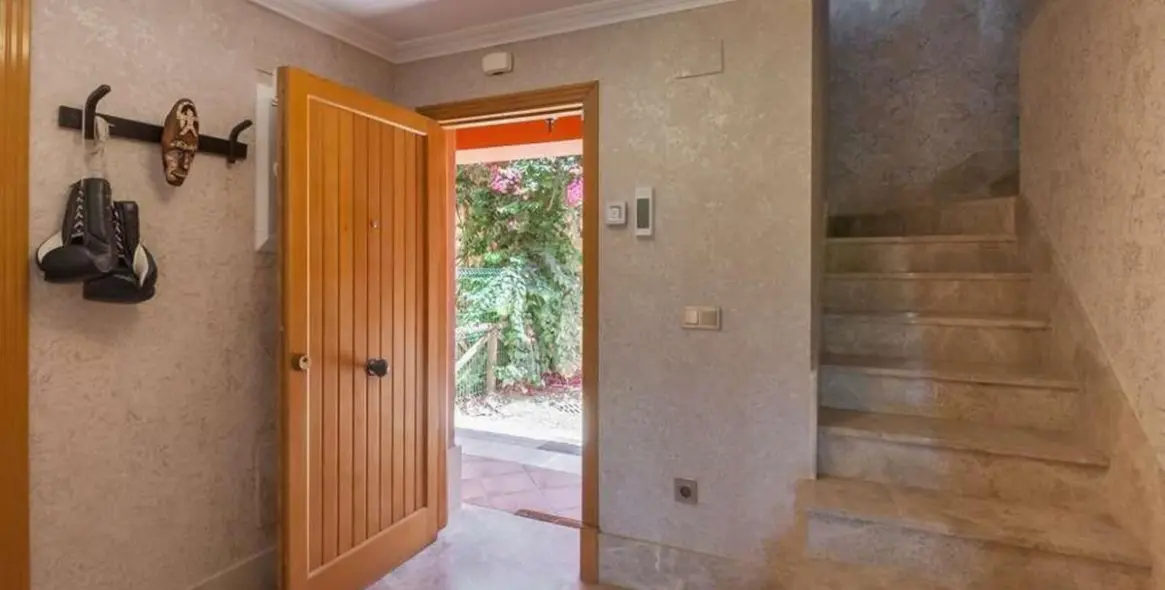 Продажа дома на две семьи в Marbella 10