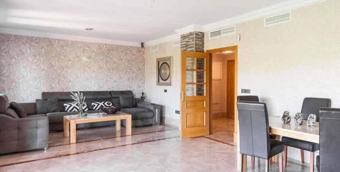 Продажа дома на две семьи в Marbella 11