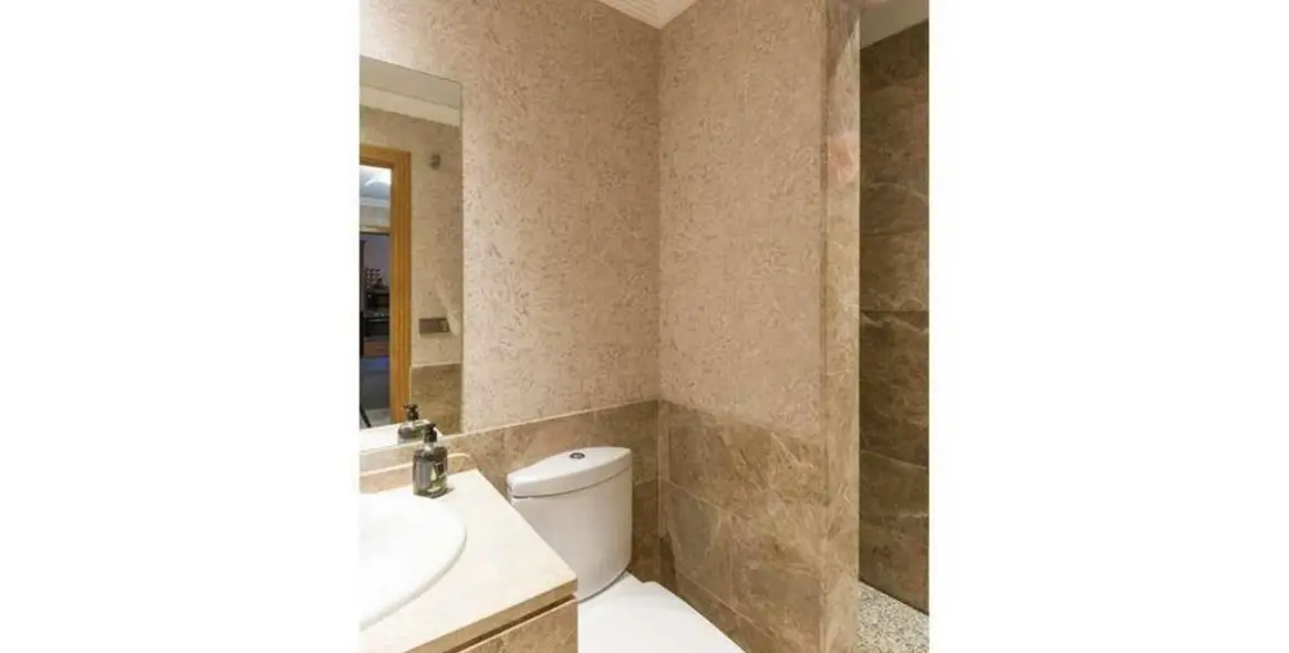 Продажа дома на две семьи в Marbella 15