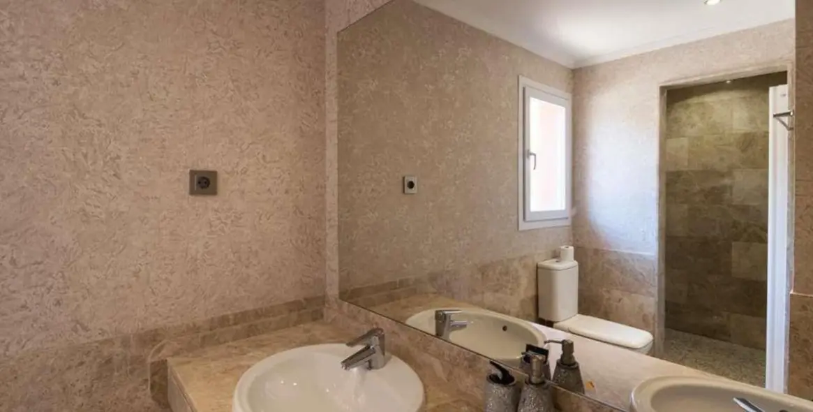 Продажа дома на две семьи в Marbella 18