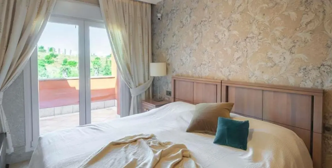 Продажа дома на две семьи в Marbella 20