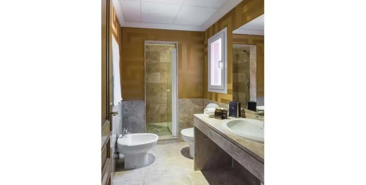 Продажа дома на две семьи в Marbella 23