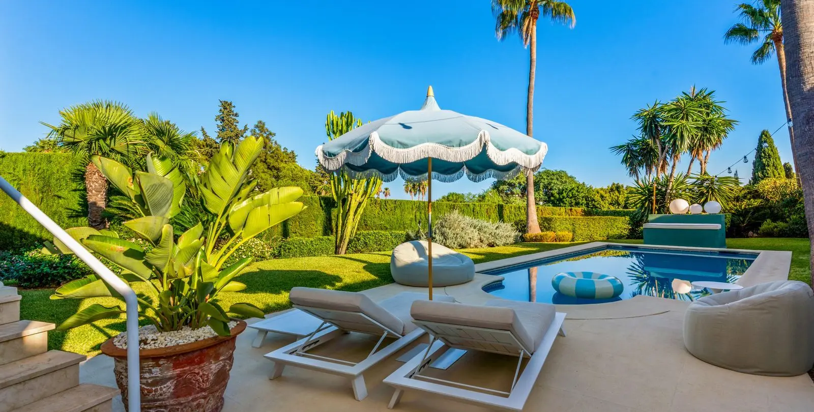Sale of detached villa in El Paraiso 1