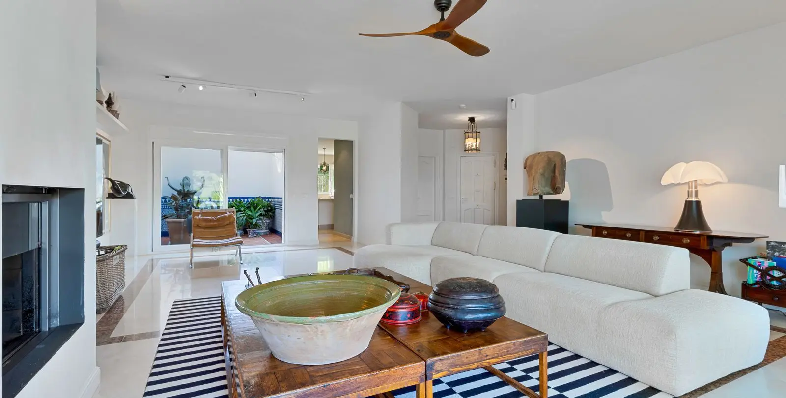 Sale of detached villa in El Paraiso 4
