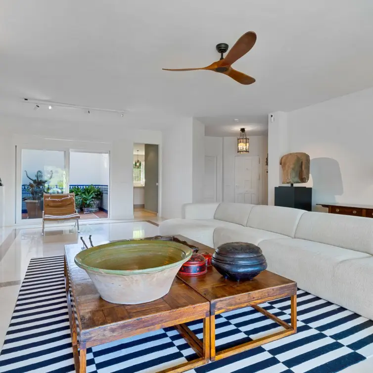 Sale of detached villa in El Paraiso