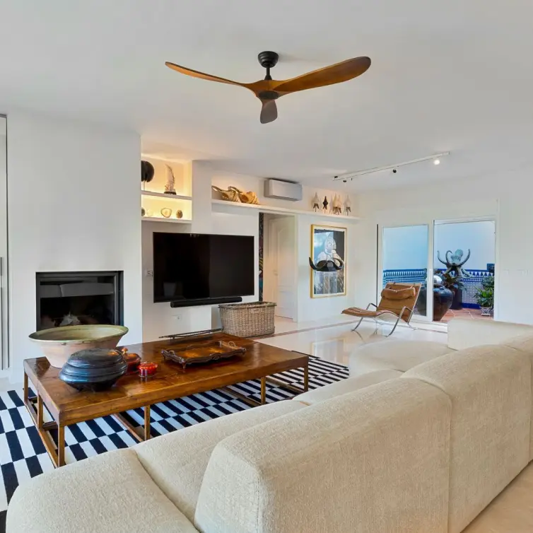 Sale of detached villa in El Paraiso